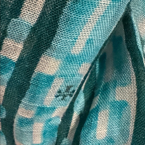 Tory Burch wrap/scarf oblong with T Mongram striped and checker pattern - Picture 5 of 7
